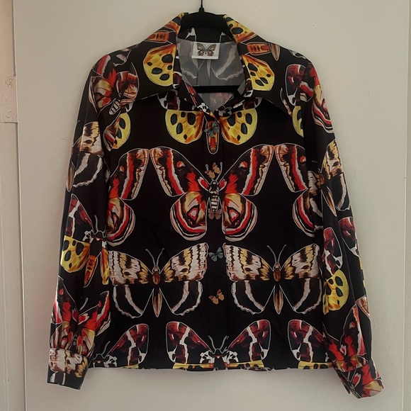 Butterfly Print Button Down Shirt - Picture 9 of 9